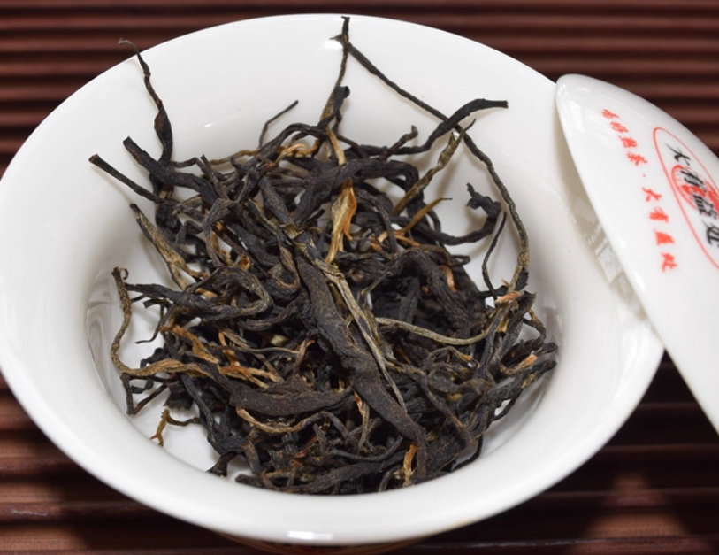 Pashatou spring head picking big tree black tea