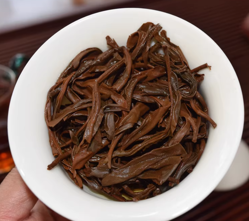 Pashatou spring head picking big tree black tea